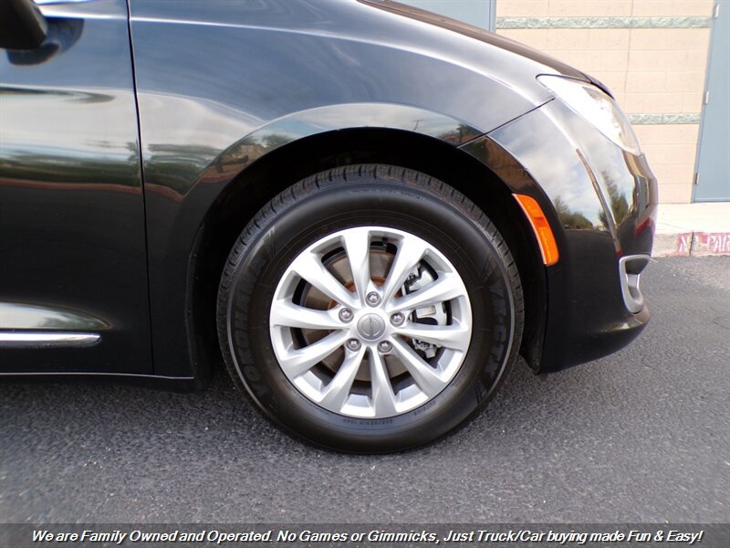 Used 2018 Chrysler Pacifica Touring-L FWD image 54