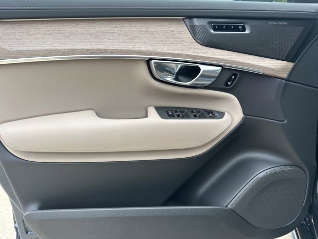 New 2026 Volvo XC90 B6 Plus w/ Protection Package Premier image 12