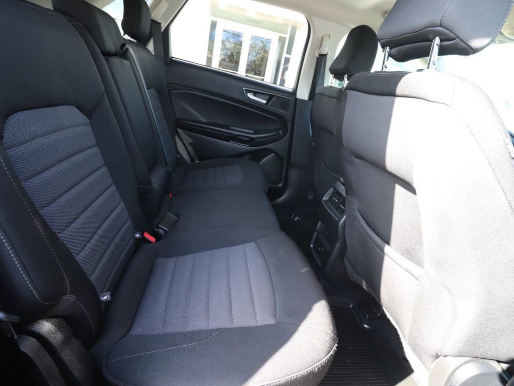 Certified 2024 Ford Edge SE w/ Black Appearance Package image 14