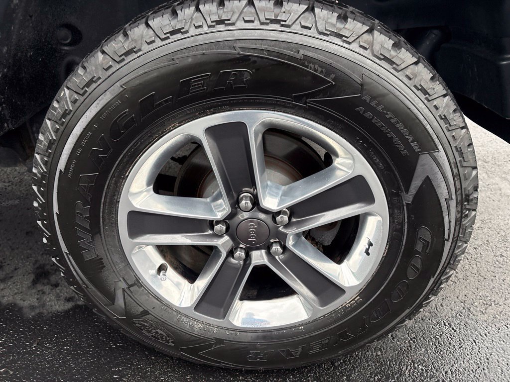 Used 2018 Jeep Wrangler Unlimited Sahara AWD/4WD image 10