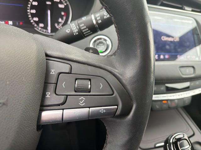 Used 2023 Cadillac XT4 Luxury w/ Cold Weather Package image 4