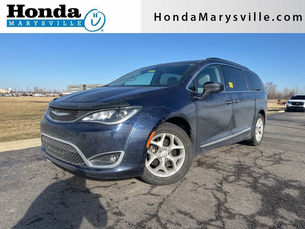 Used 2017 Chrysler Pacifica Touring-L w/ Tire & Wheel Group image 1