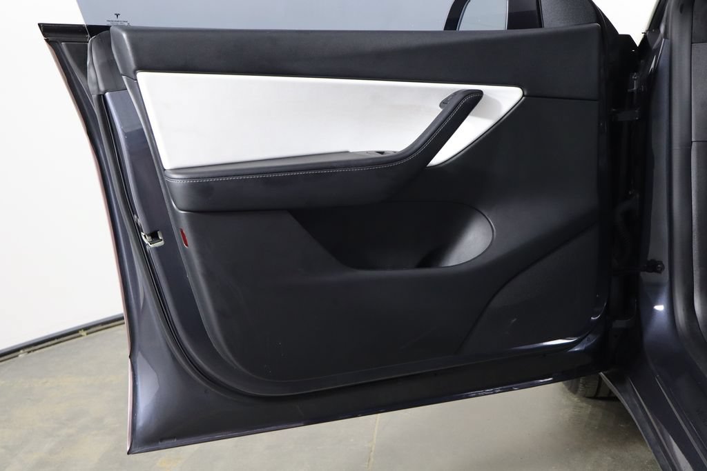 Used 2021 Tesla Model Y Long Range AWD/4WD image 13