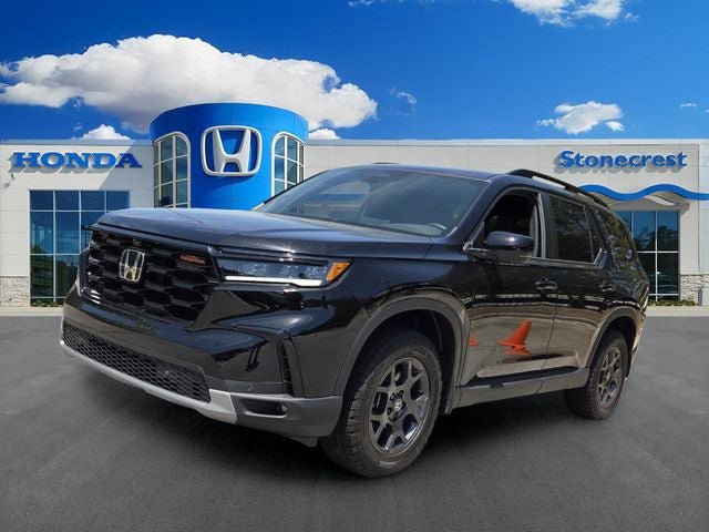 Used 2025 Honda Pilot TrailSport image 1