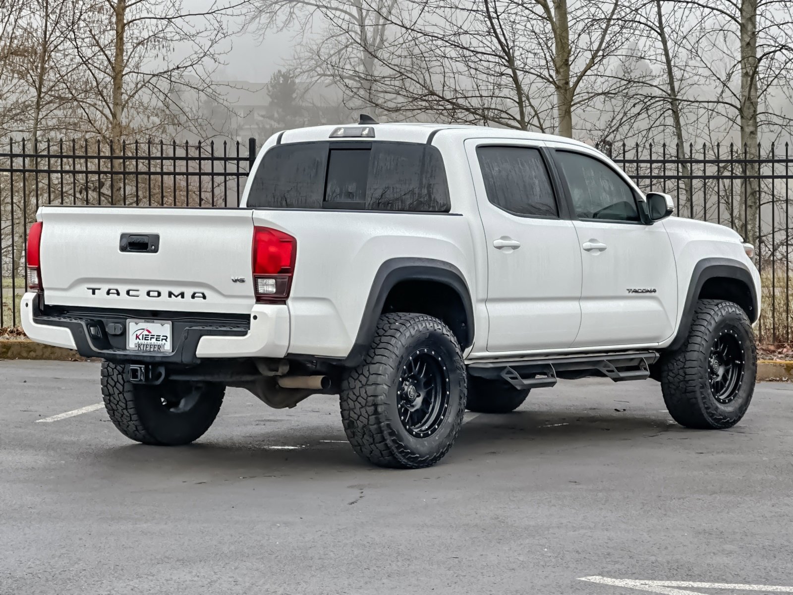 Used 2019 Toyota Tacoma TRD Off-Road image 3