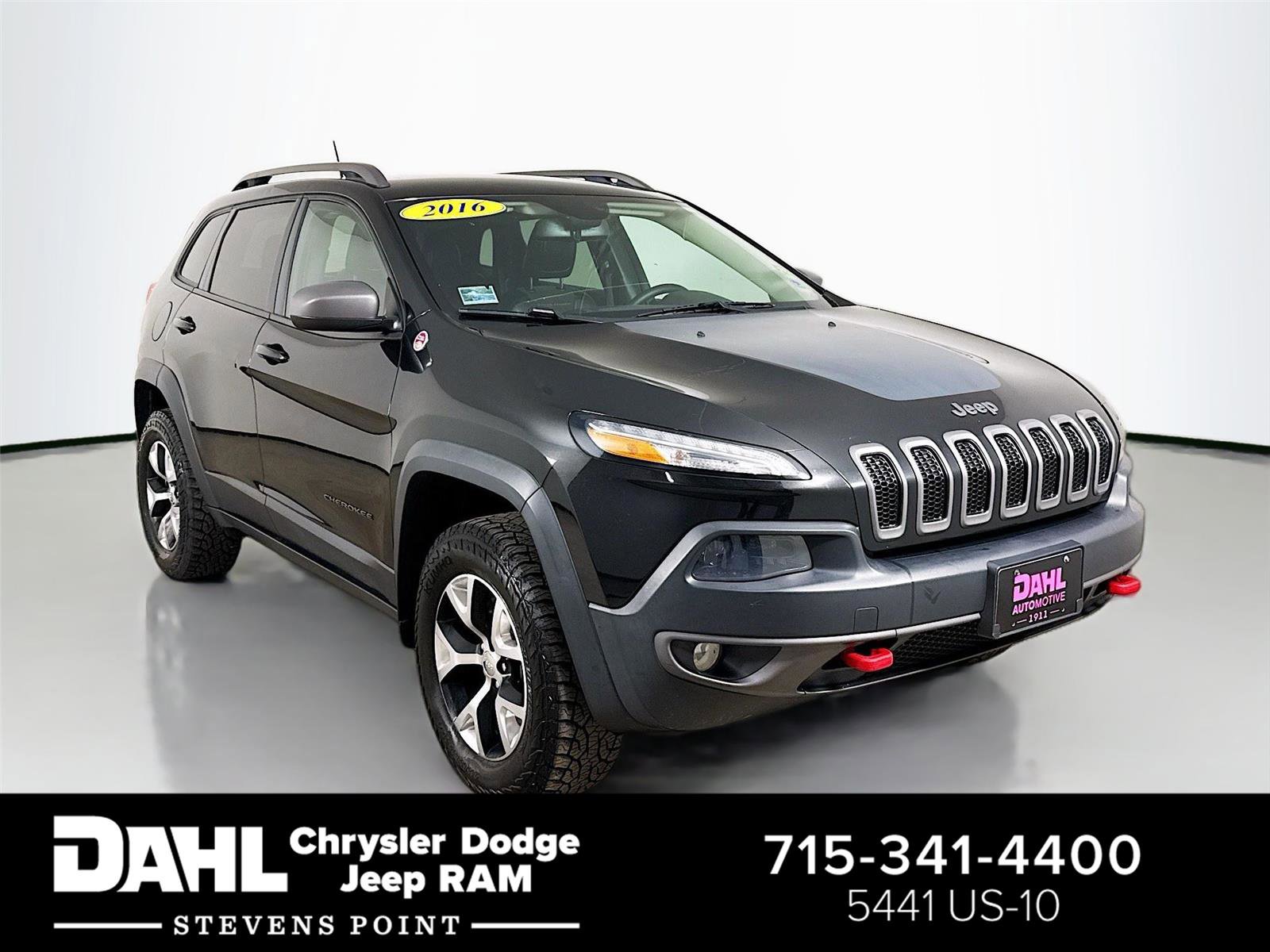 Used 2016 Jeep Cherokee Trailhawk AWD/4WD image 1