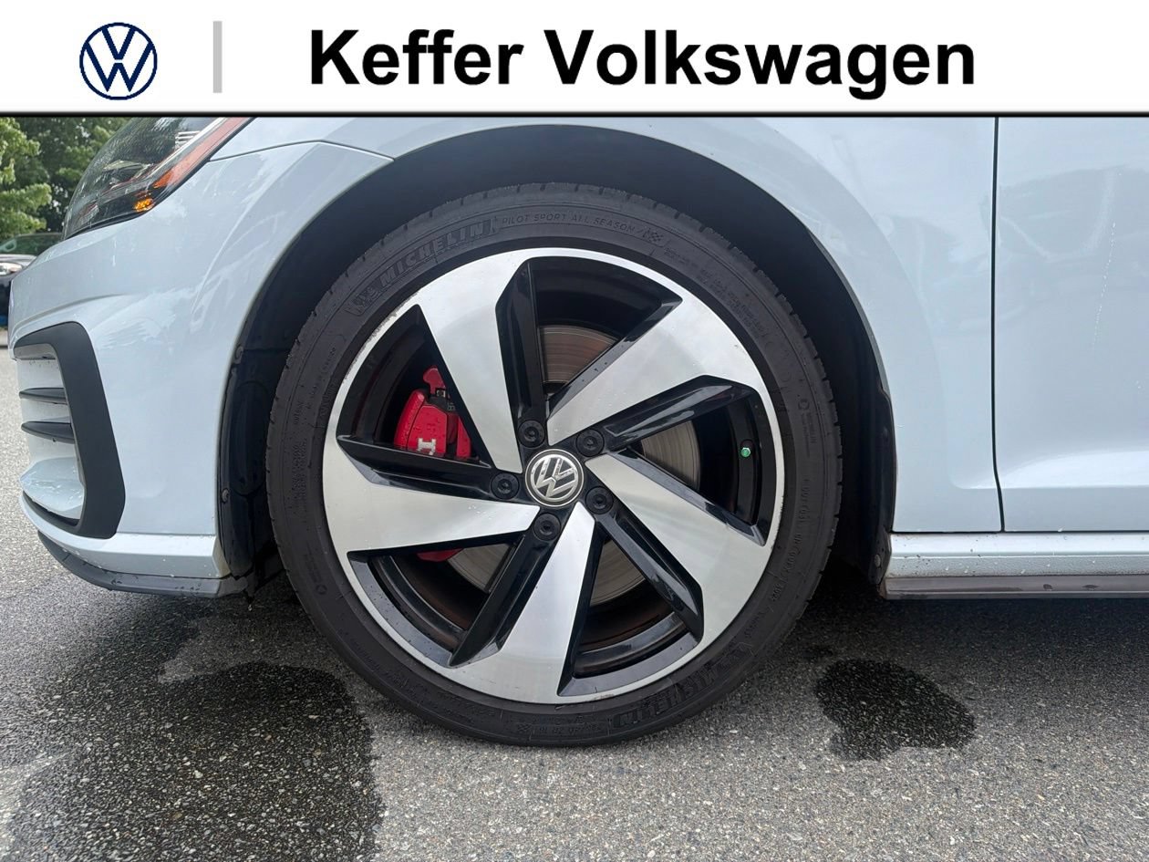 Used 2020 Volkswagen GTI SE FWD image 11