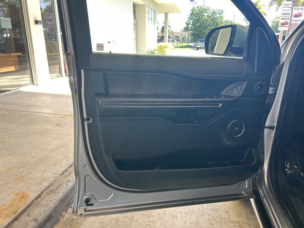 Used 2021 Ford Expedition Max Limited image 40