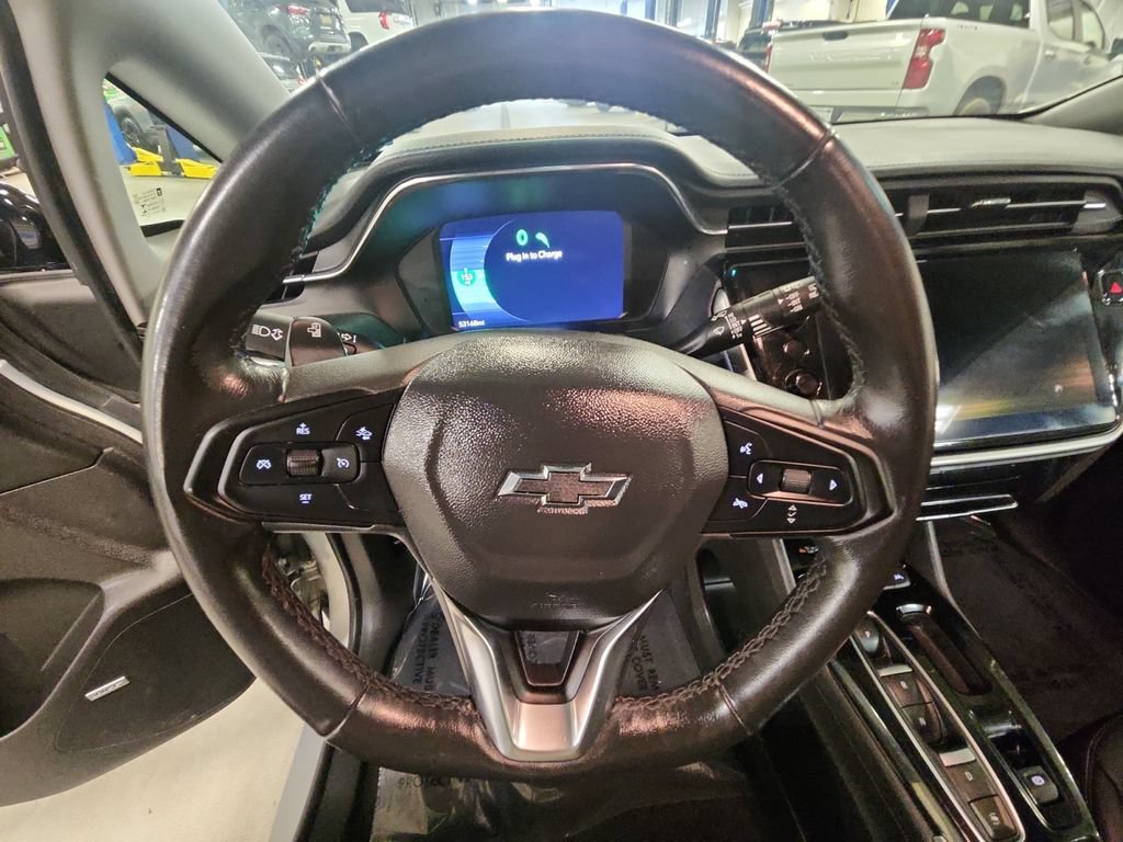 Used 2022 Chevrolet Bolt LT w/ Infotainment Package FWD image 16