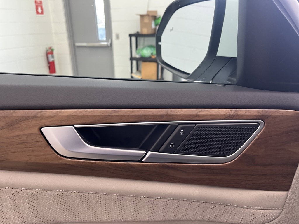 Certified 2025 Volkswagen Atlas SE image 11