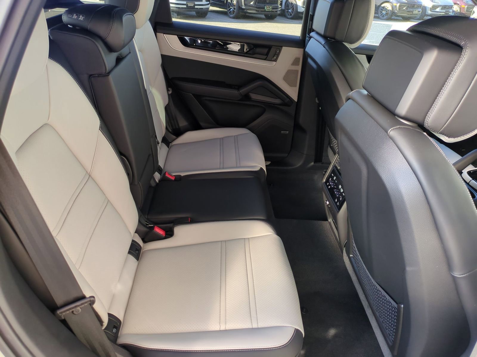 Used 2026 Porsche Cayenne image 24