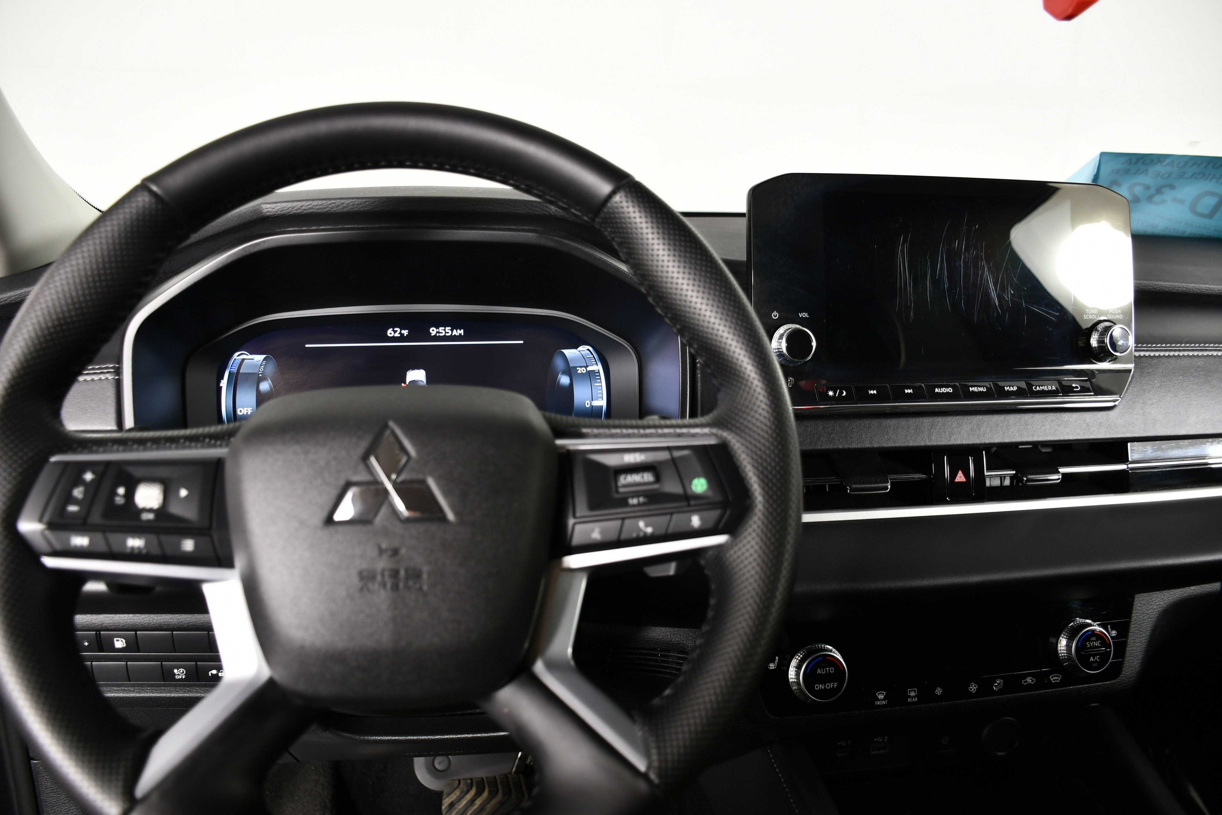 Used 2025 Mitsubishi Outlander SE image 16