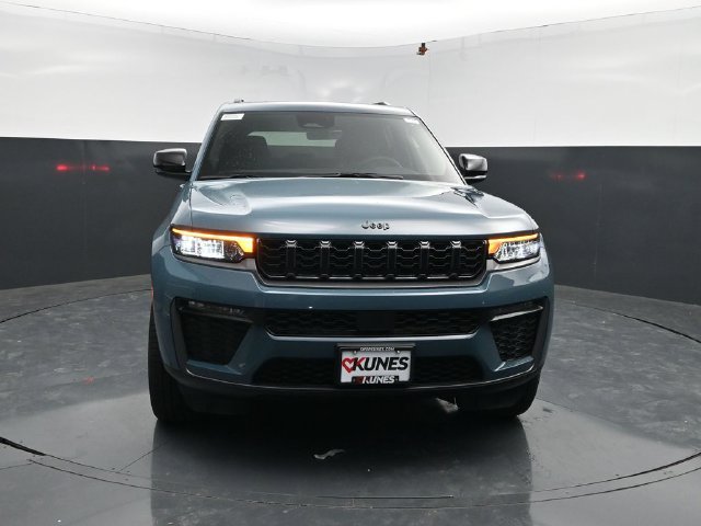 New 2027 Jeep Grand Cherokee Limited w/ Limited Altitude Package AWD/4WD image 2
