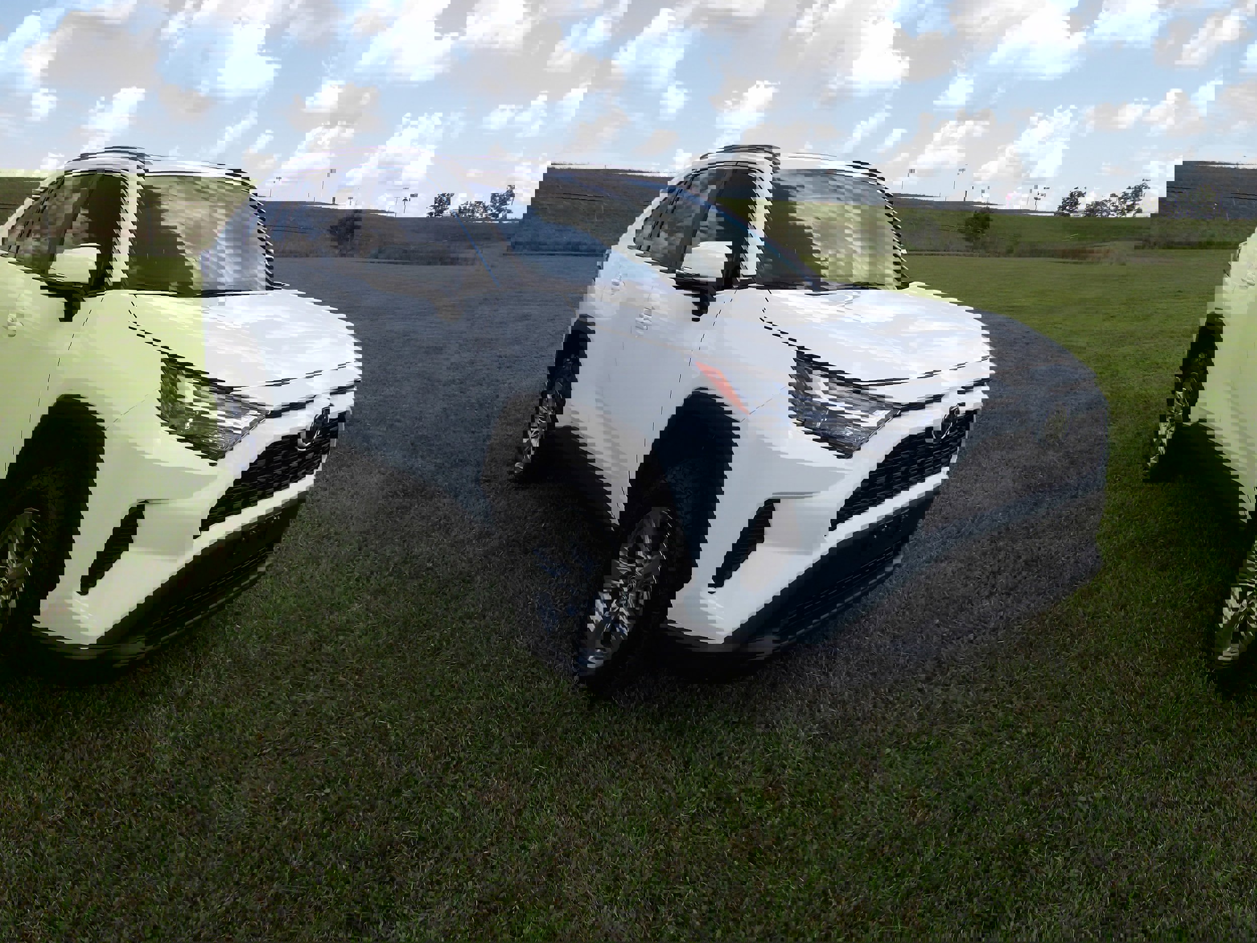 Used 2023 Toyota RAV4 XLE w/ Convenience Package image 4