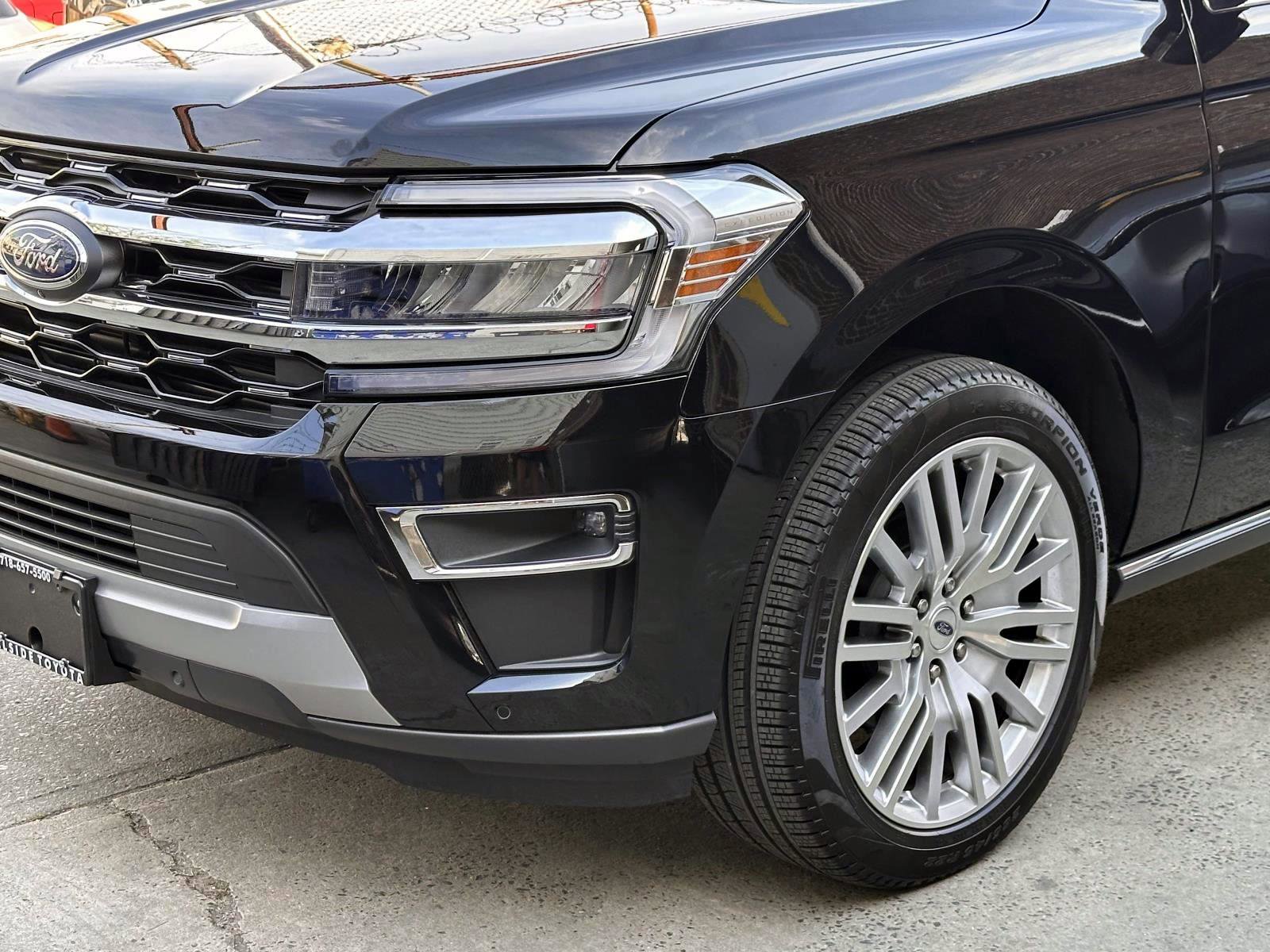 Used 2024 Ford Expedition Limited image 8