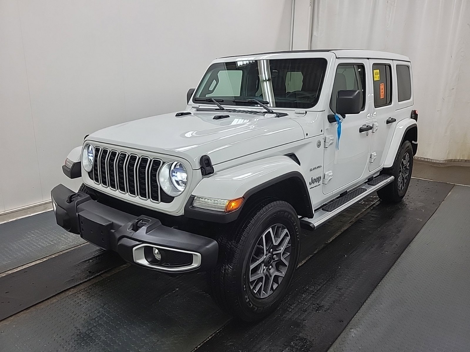 Used 2024 Jeep Wrangler Unlimited Sahara w/ Technology Group AWD/4WD image 1