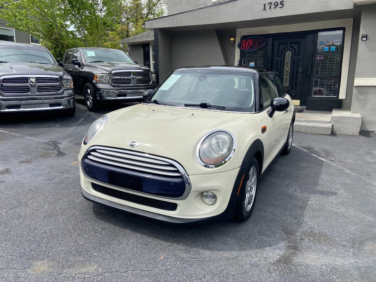 Used 2015 MINI Cooper 2-Door Hardtop image 2