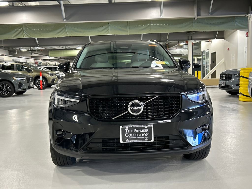 Used 2023 Volvo XC40 B5 Plus w/ Driver Assist Package AWD/4WD image 6