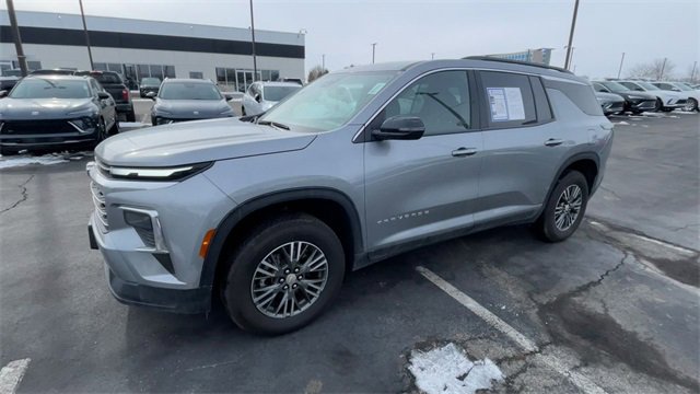 Used 2025 Chevrolet Traverse LT image 6