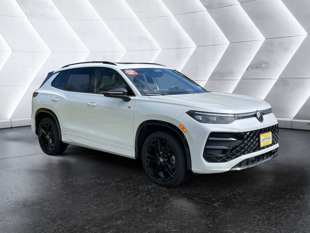Used 2025 Volkswagen Tiguan SE R-Line AWD/4WD image 8