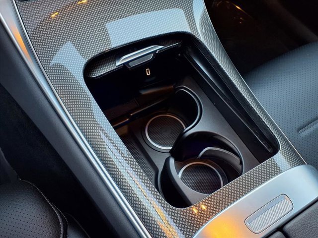 Used 2025 Mercedes-Benz GLC 300 image 7