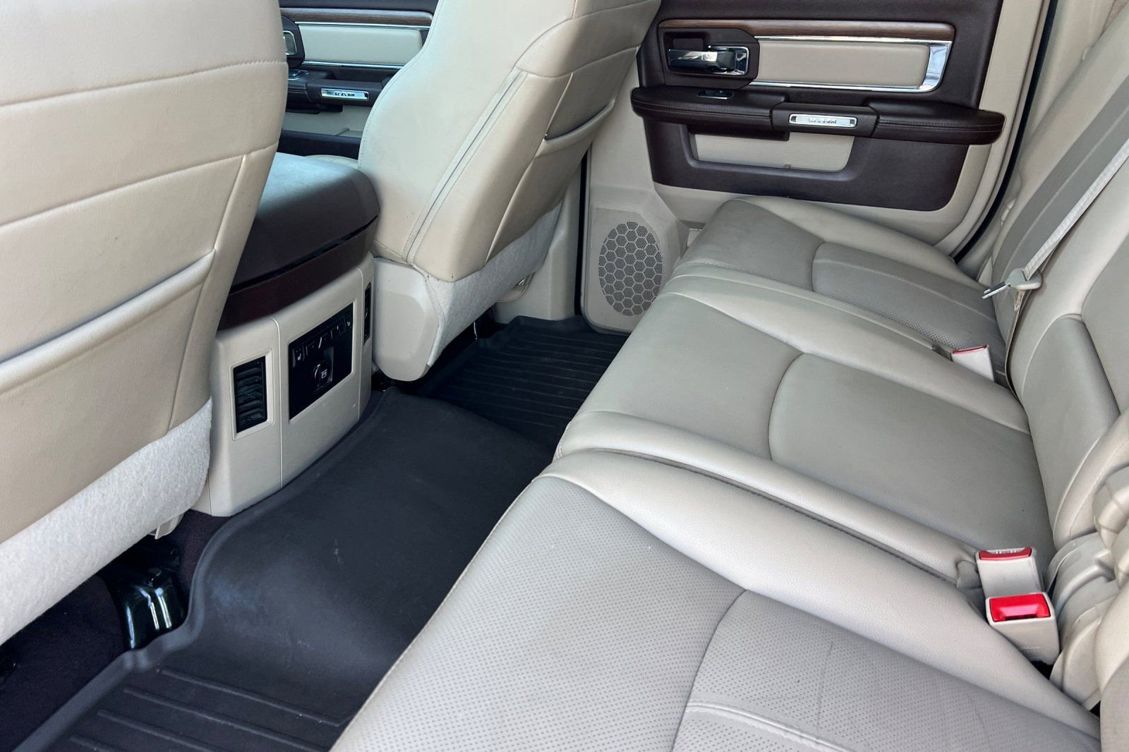 Used 2018 RAM 3500 Laramie AWD/4WD image 12