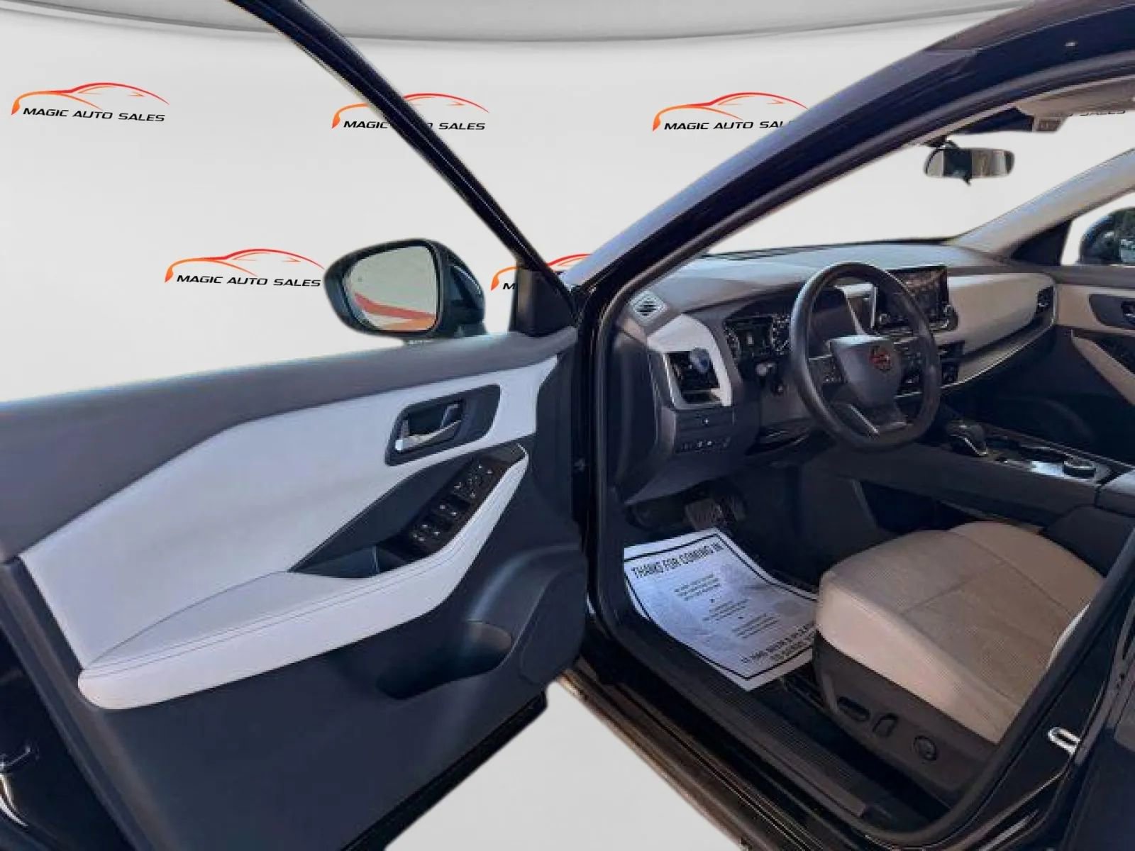 Used 2025 Nissan Rogue SV image 12