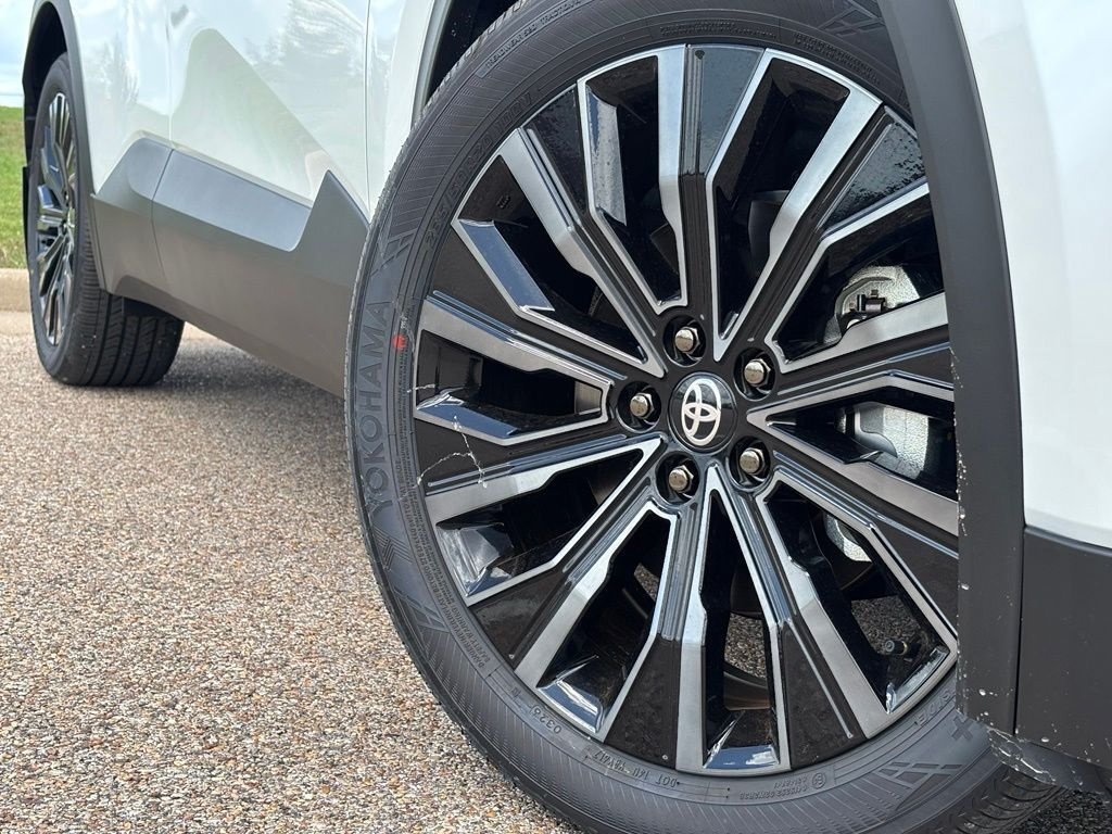 New 2026 Toyota C-HR AWD/4WD image 2