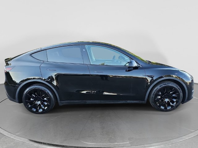 Used 2023 Tesla Model Y Long Range AWD/4WD image 2