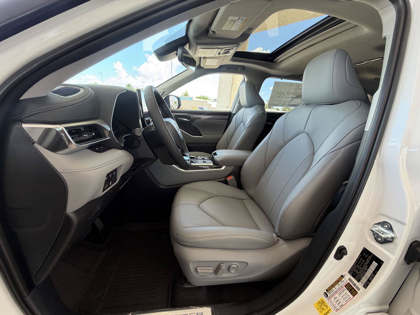 New 2026 Toyota Highlander Limited AWD/4WD image 10