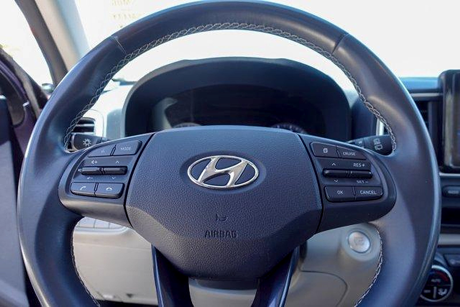 Used 2021 Hyundai Venue FWD image 13