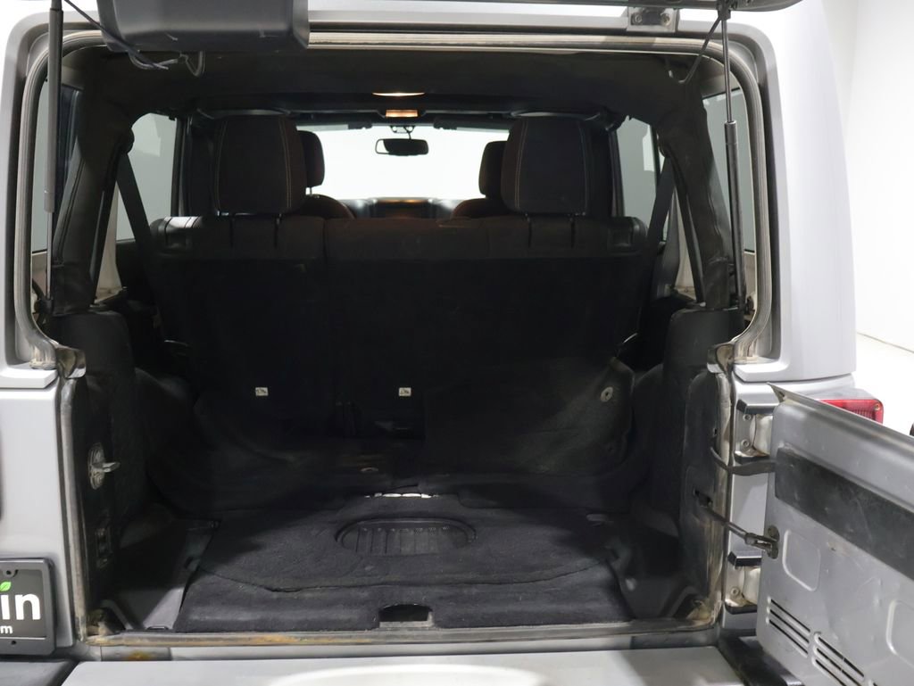 Used 2015 Jeep Wrangler Unlimited Sahara w/ Trailer Tow Group AWD/4WD image 18