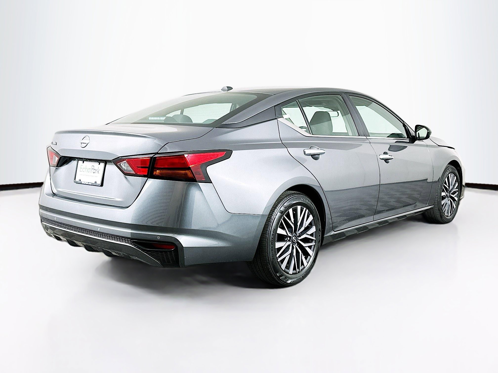 Used 2025 Nissan Altima 2.5 SV image 9