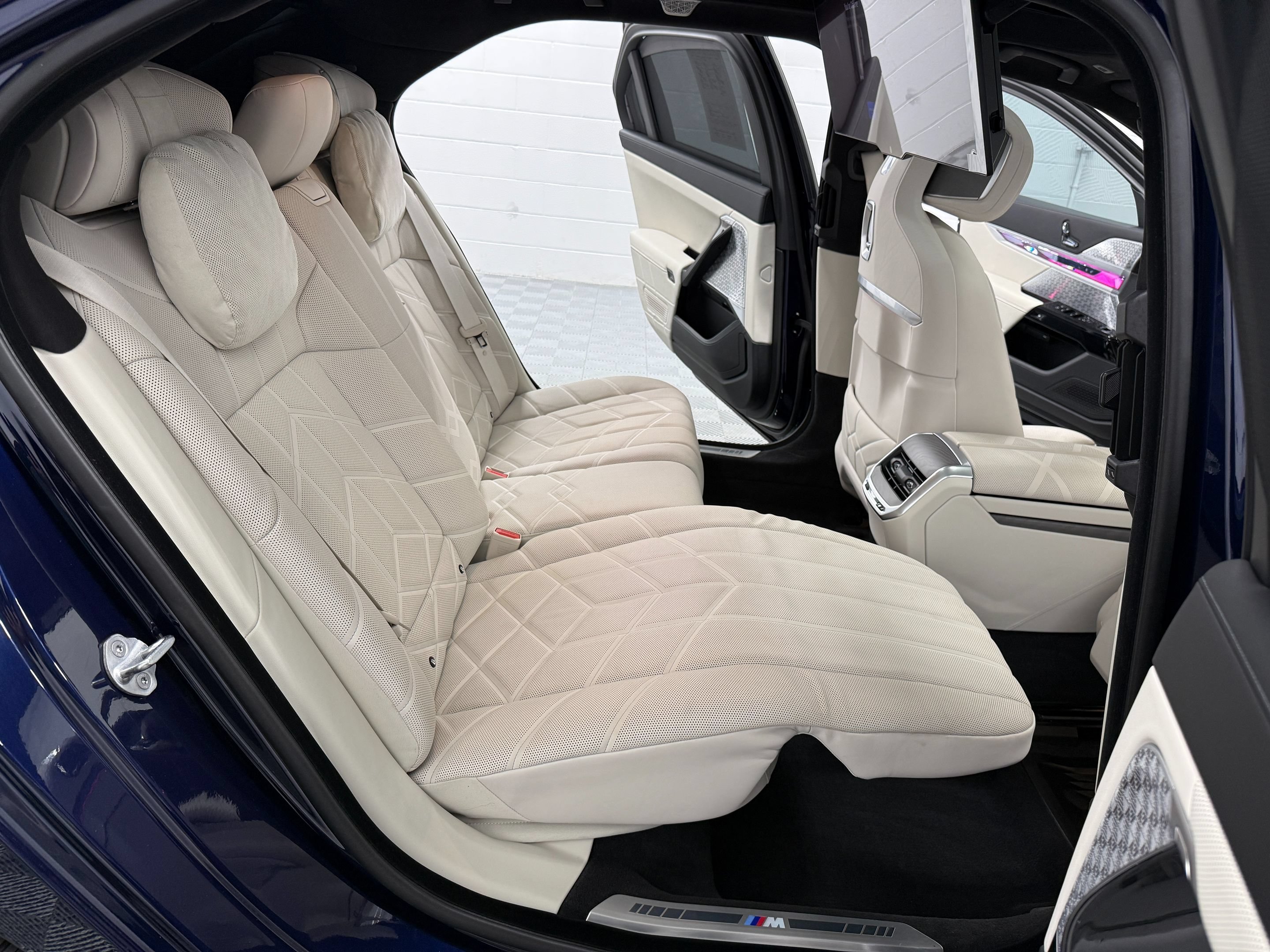 Used 2024 BMW 760i xDrive AWD/4WD image 18