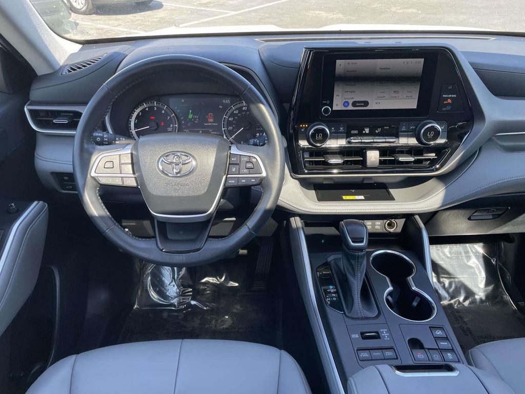 Used 2023 Toyota Highlander XLE AWD/4WD image 24