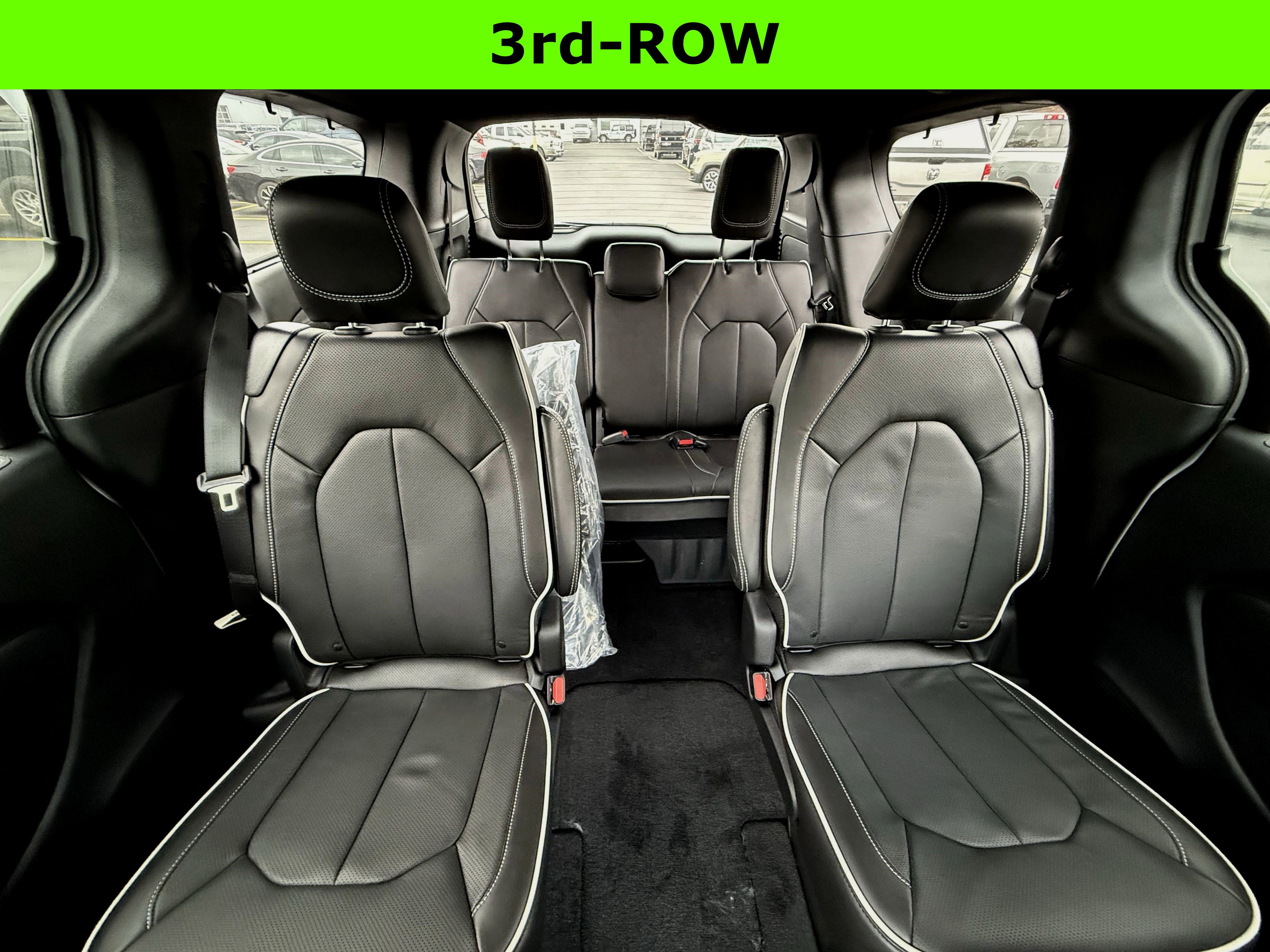 New 2026 Chrysler Pacifica Limited image 34