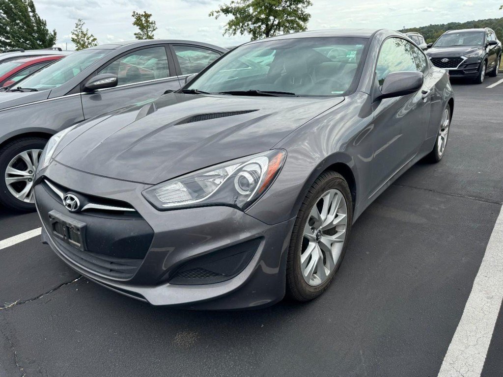 Used 2013 Hyundai Genesis 2.0T RWD image 3