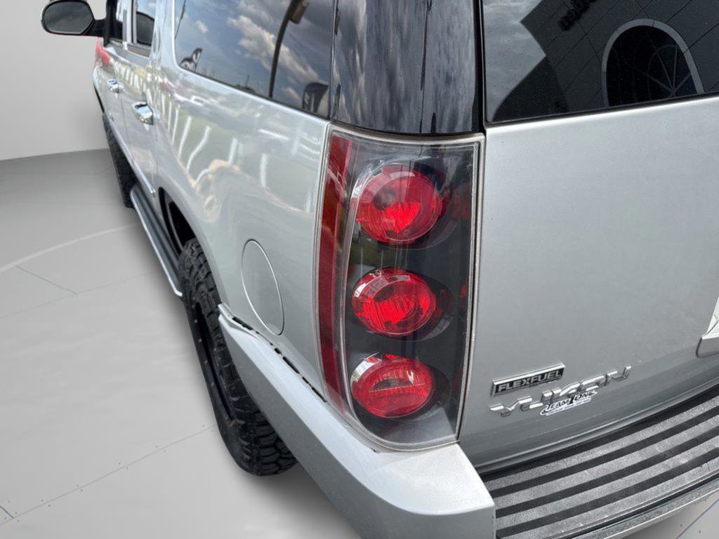 Used 2010 GMC Yukon Denali RWD image 40