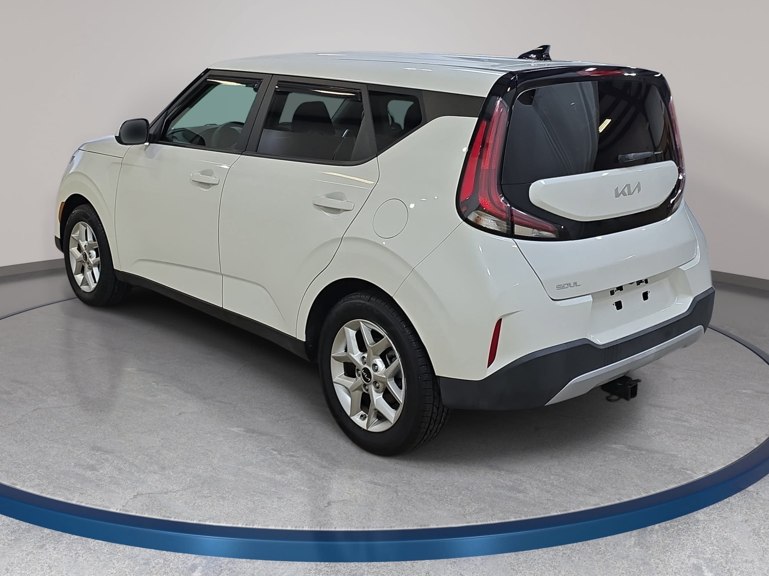Used 2023 Kia Soul LX w/ LX Technology Package FWD image 8