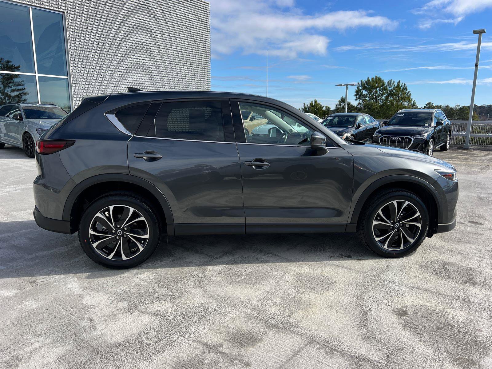 Used 2023 MAZDA CX-5 AWD 2.5 S w/ Premium Package image 4