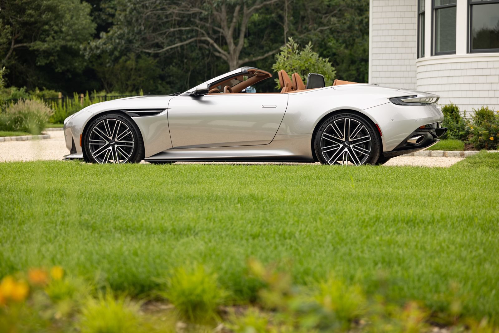 Used 2024 Aston Martin DB12 Convertible RWD image 37