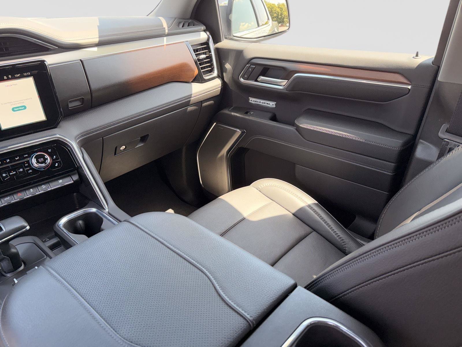 Used 2024 GMC Sierra 1500 Denali w/ Technology Package AWD/4WD image 16