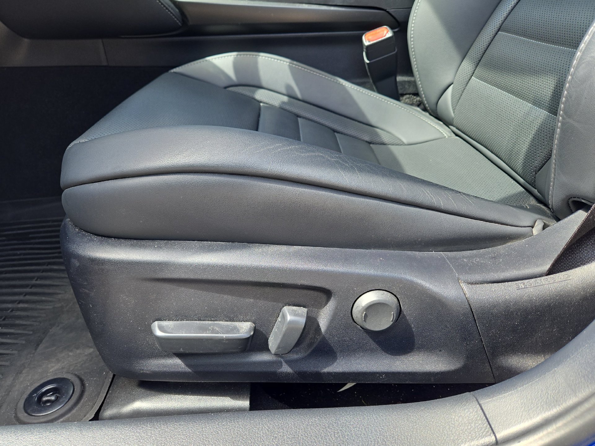 Used 2023 Lexus IS 350 F Sport w/ Navigation Package RWD image 17