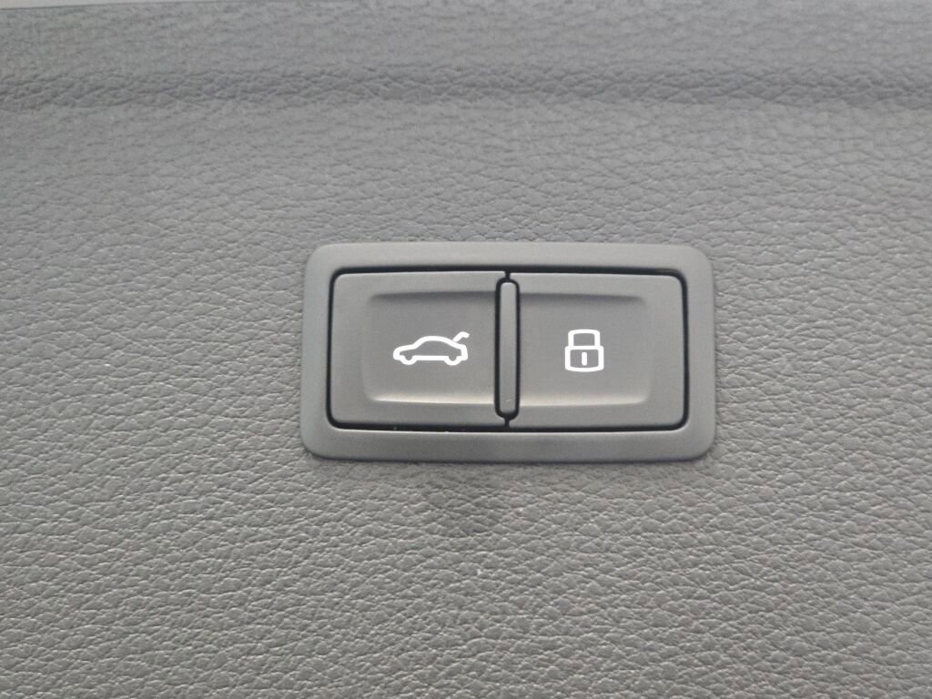 Certified 2025 Audi Q5 2.0T Premium Plus image 24