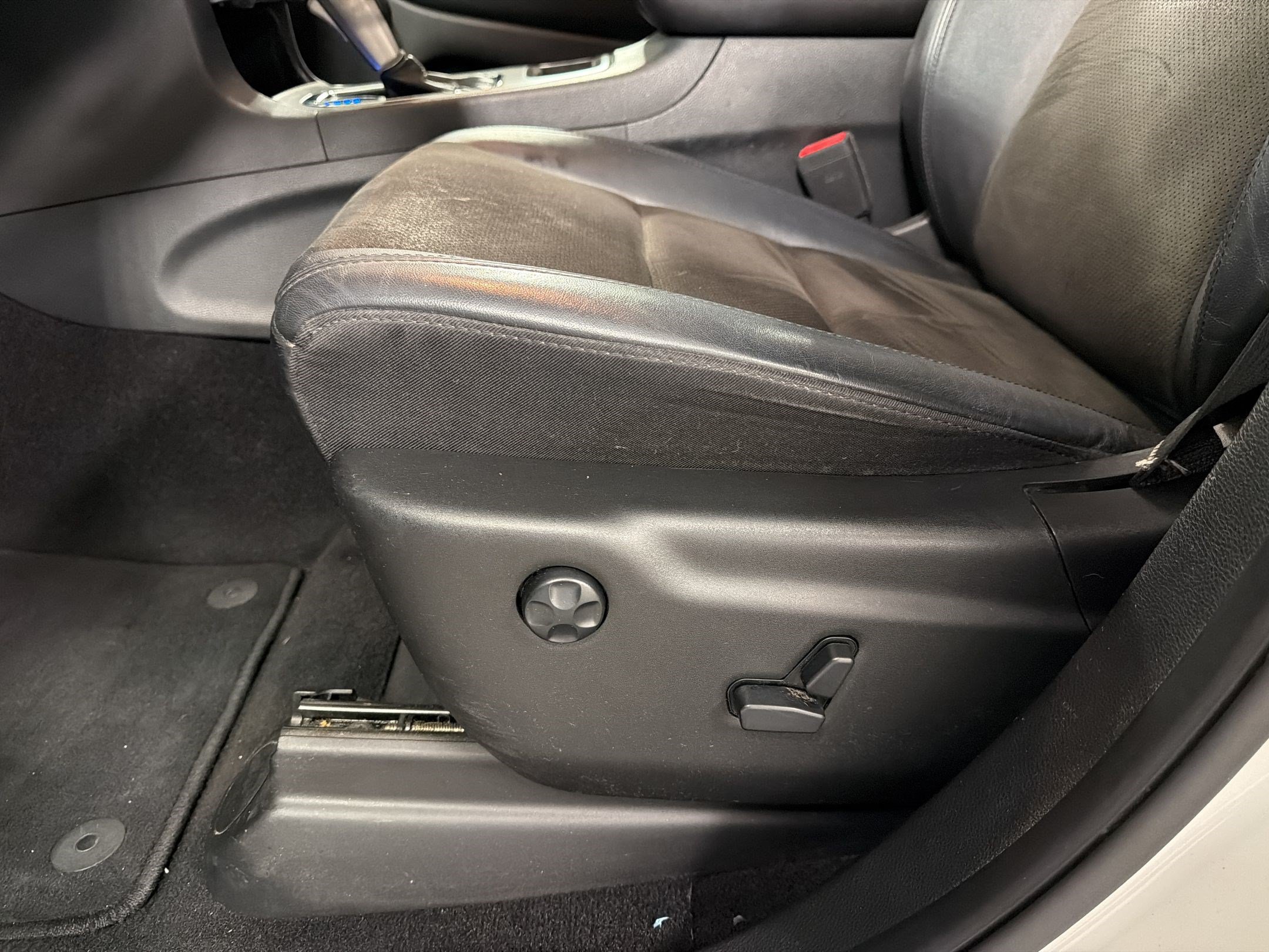 Used 2020 Jeep Grand Cherokee Altitude AWD/4WD image 16