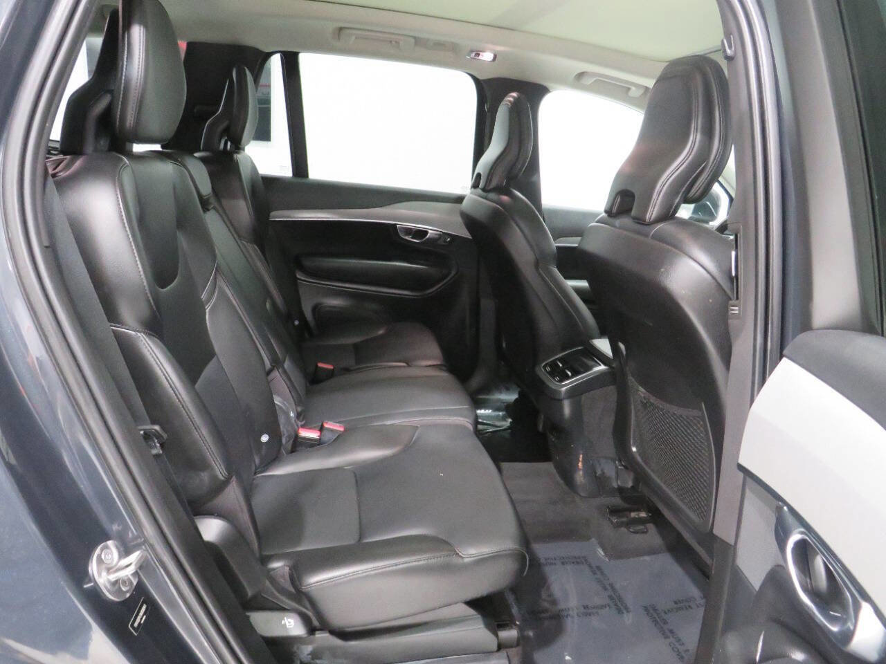 Used 2022 Volvo XC90 T5 Momentum image 12