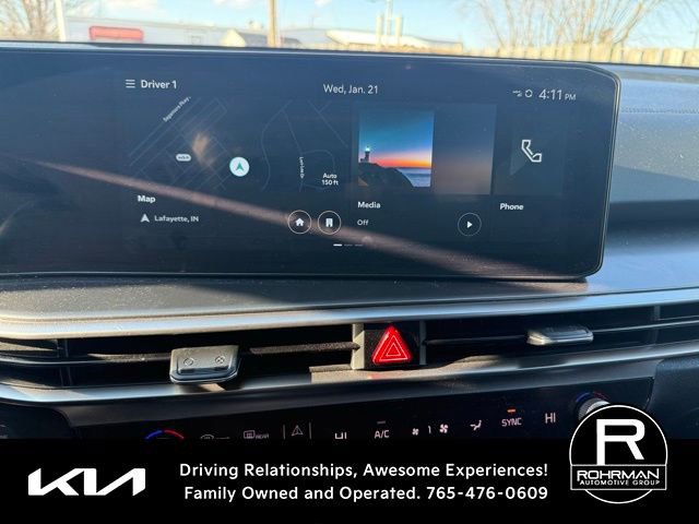 Used 2025 Kia Sorento S image 11