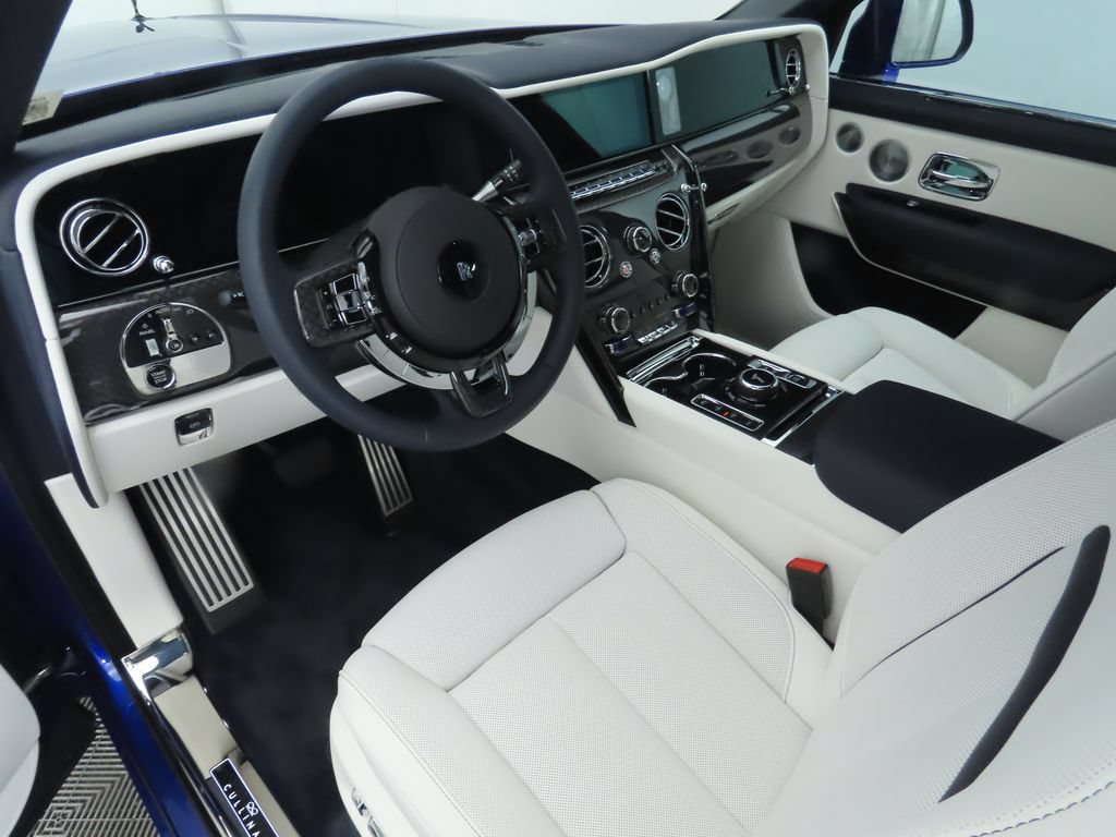 Used 2026 Rolls-Royce Cullinan Black Badge AWD/4WD image 9