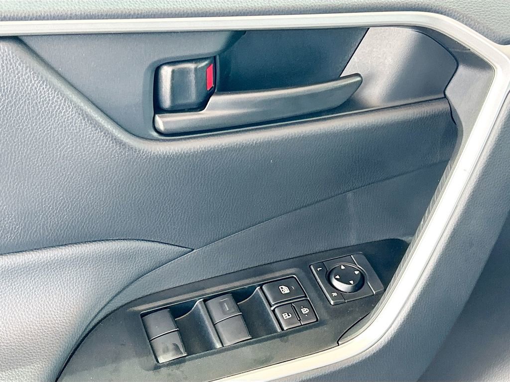 New 2025 Toyota RAV4 LE FWD image 17