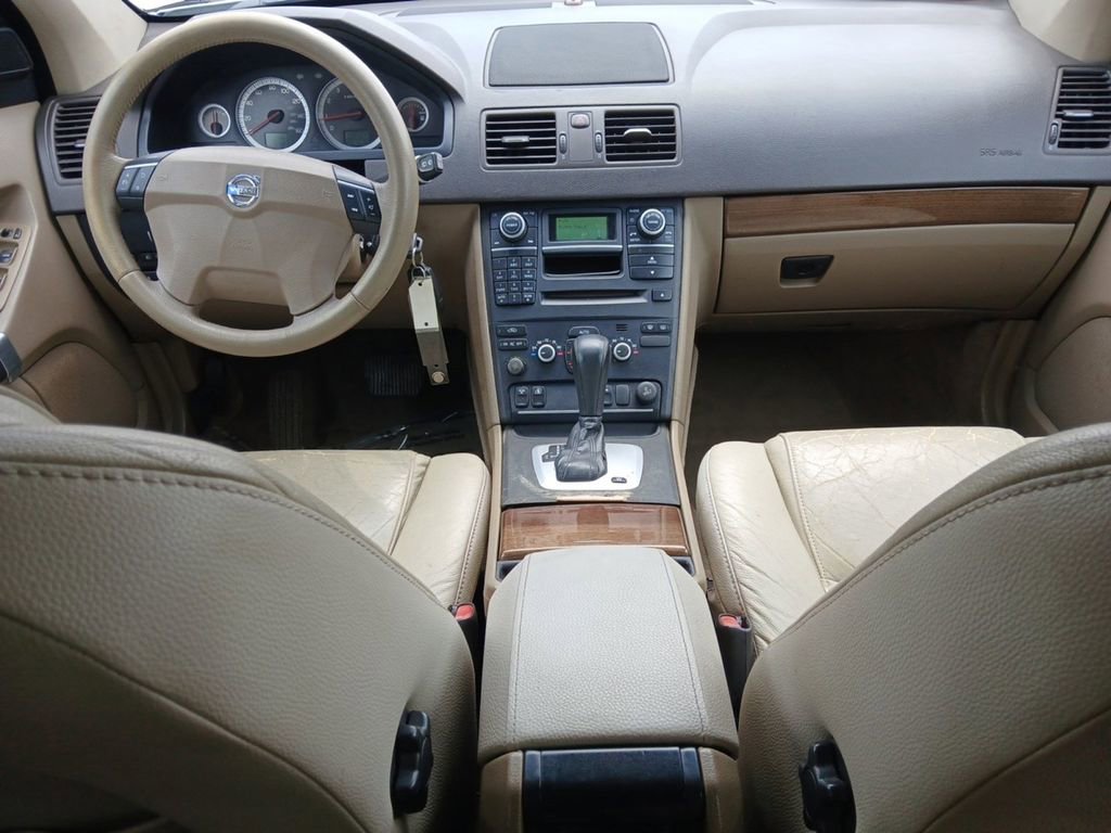 Used 2018 Volvo XC90 T5 Momentum w/ Convenience Package FWD image 10